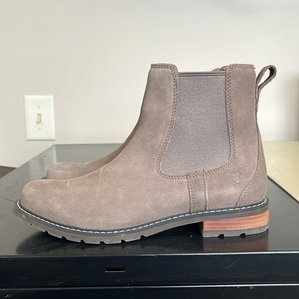 ARIAT WEXFORD WATERPROOF CHELSEA BOOT-worn once